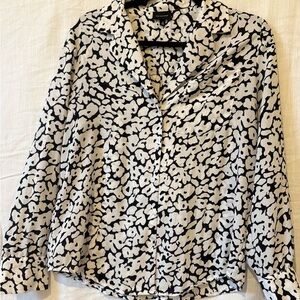 Who What Wear Monochrome Floral Button Down Shirt
